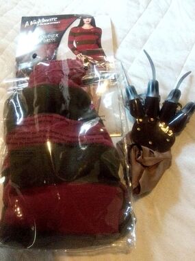 Spirit Halloween 🎃 Adult Women's Night Mare On Elm Street Sweater Dress & Glove